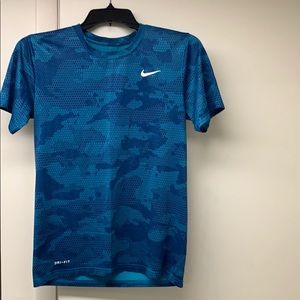 Nike men’s small dri-fit tee